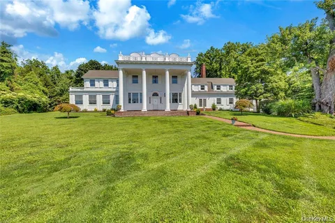 $4,850,000 | 158 East Shore Road, Huntington Bay, NY 11743