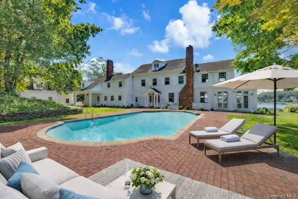 a view of outdoor space yard swimming pool and patio