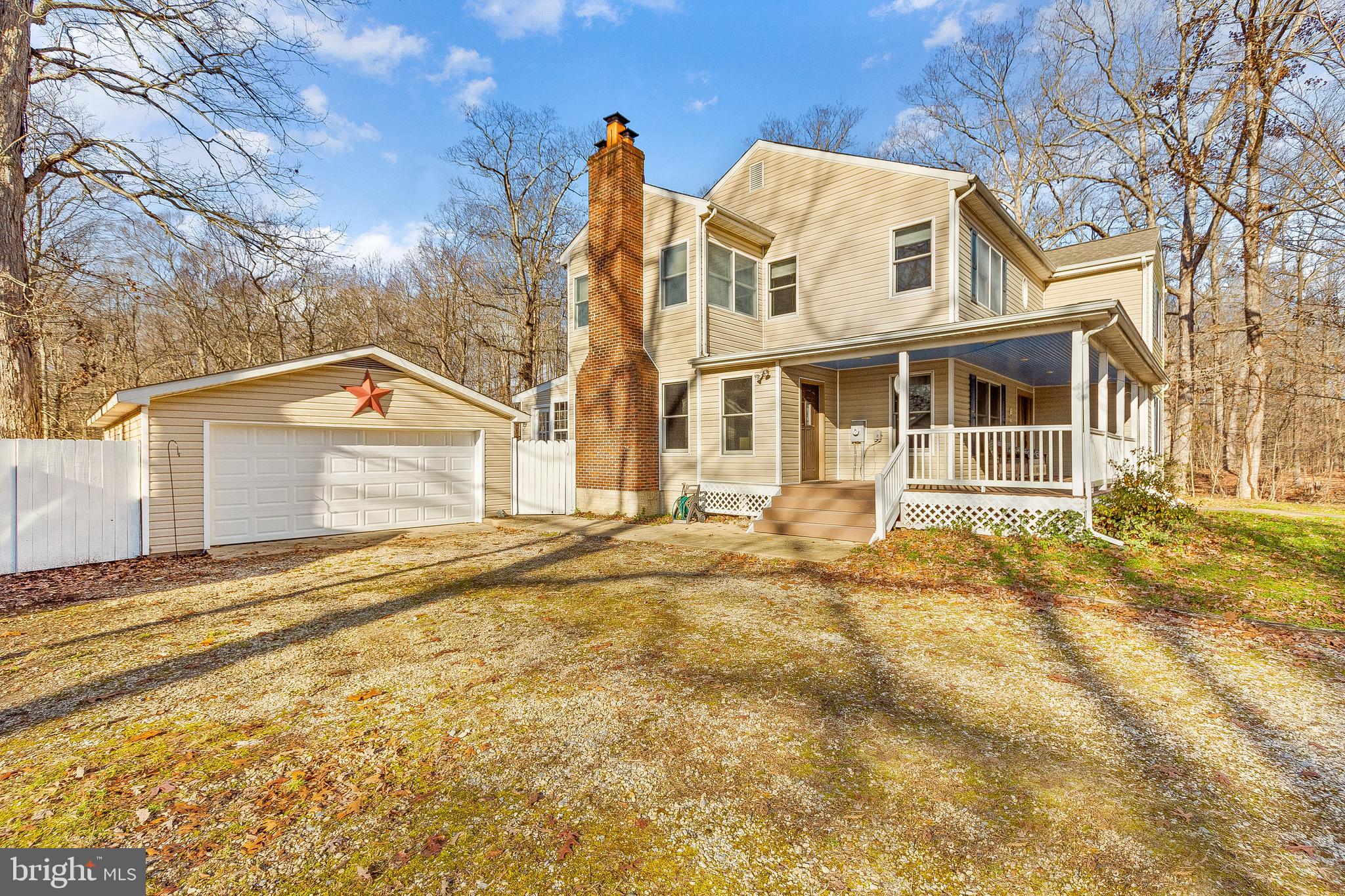 10905 Cross Rd Trail Brandywine, MD 20613 - Photo 3 of 52 Garage and side view