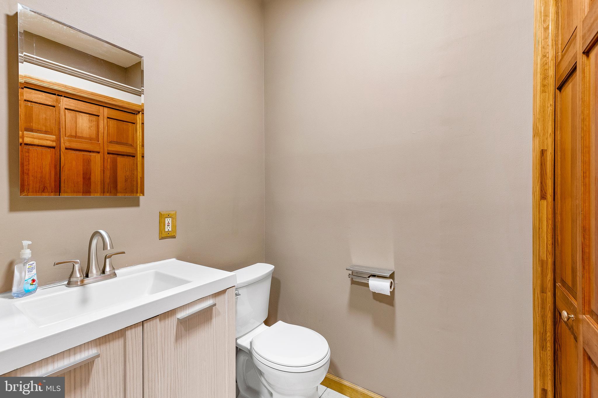 10905 Cross Rd Trail Brandywine, MD 20613 - Photo 24 of 52 Main level powder room