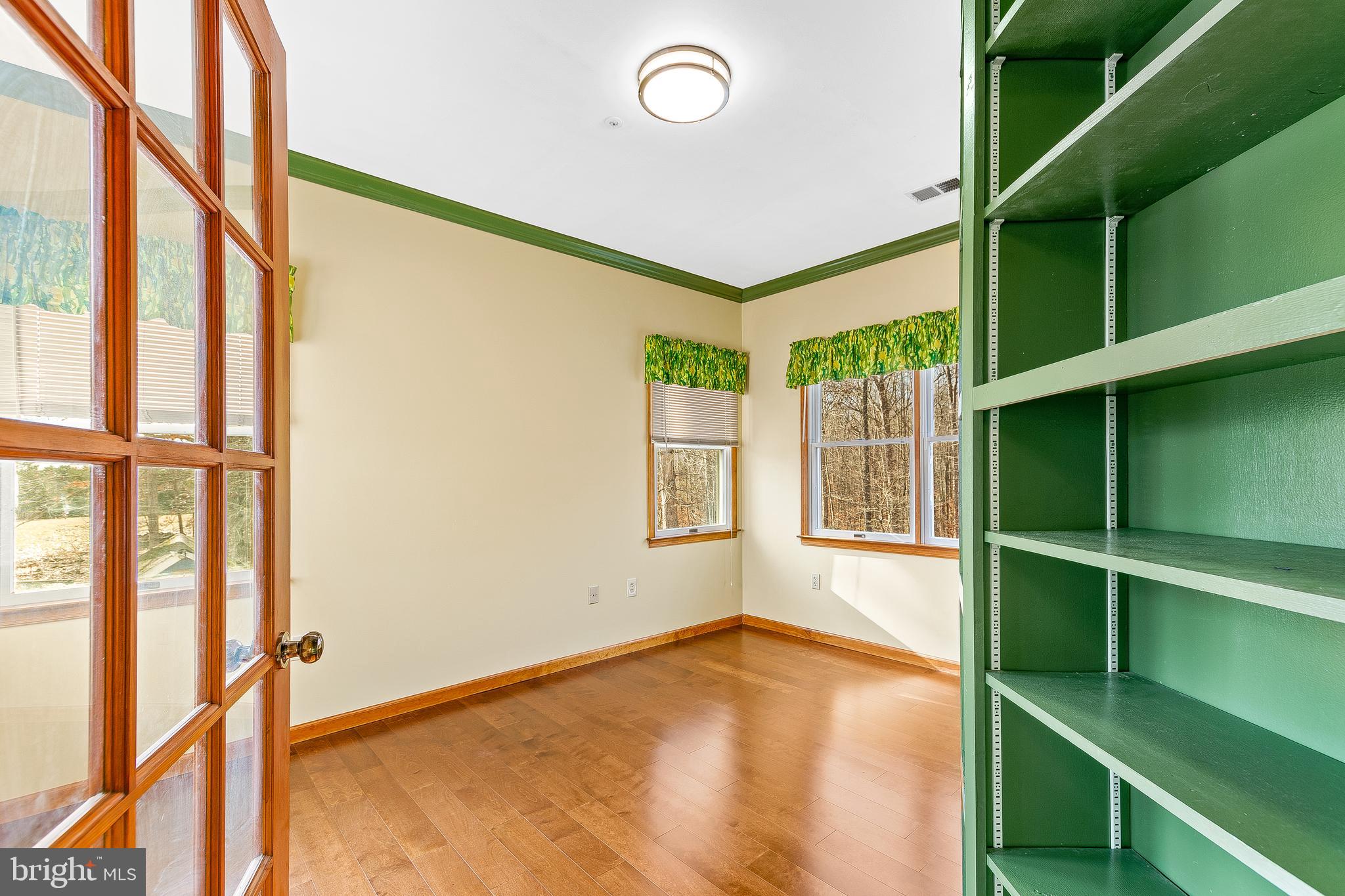 10905 Cross Rd Trail Brandywine, MD 20613 - Photo 29 of 52 Study/sitting area off Owner's suite