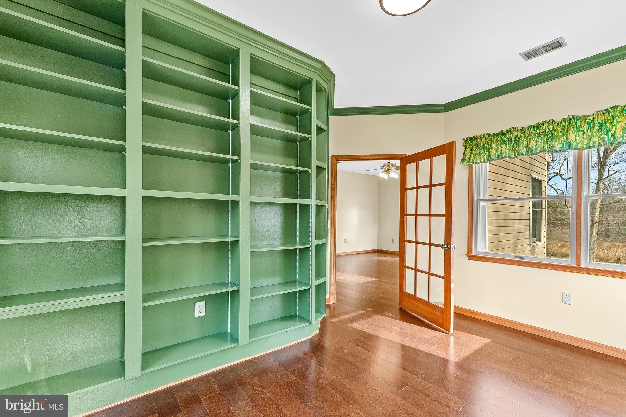 10905 Cross Rd Trail Brandywine, MD 20613 - Photo 30 of 52 Study/sitting area