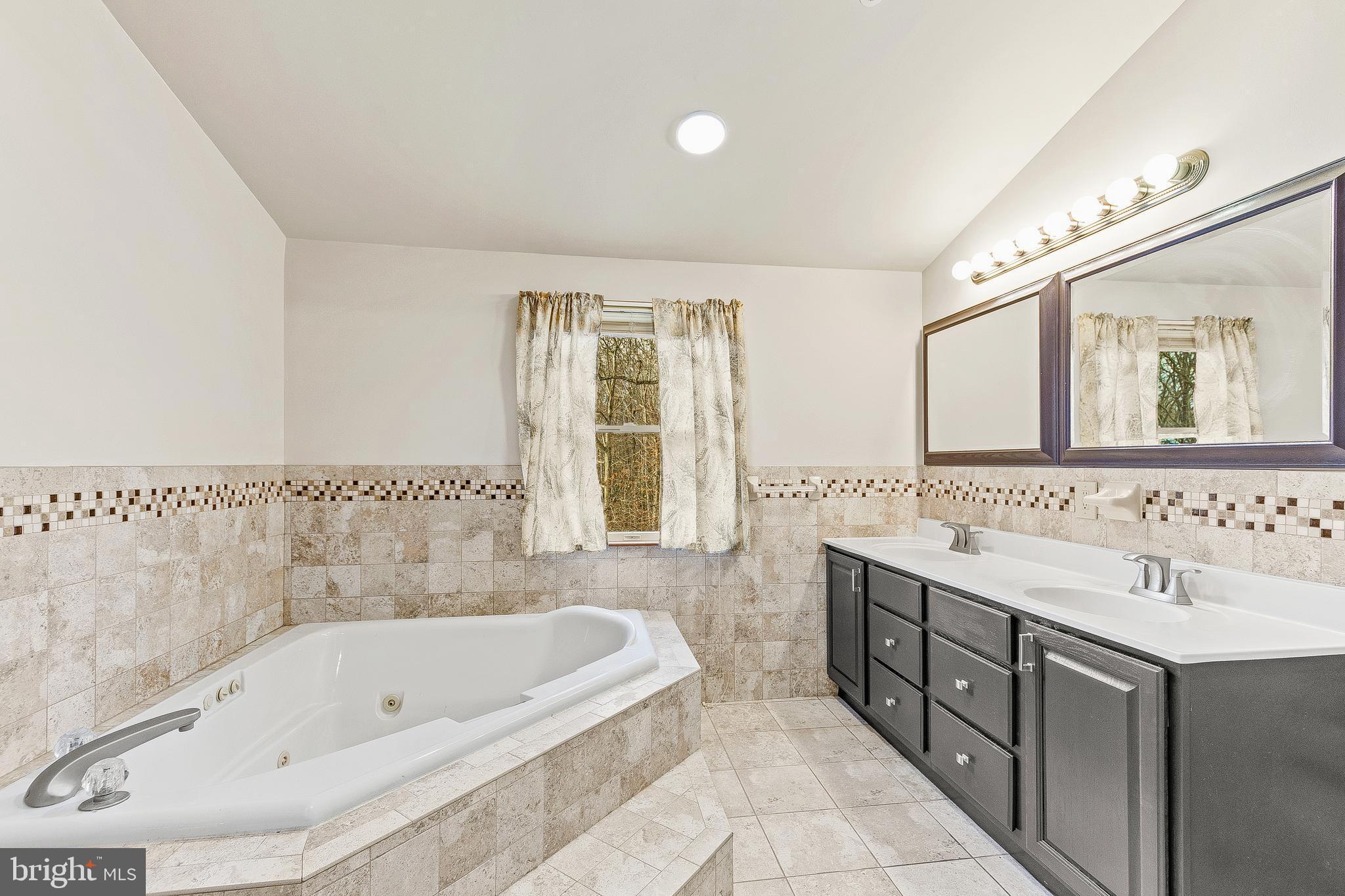 10905 Cross Rd Trail Brandywine, MD 20613 - Photo 32 of 52 Owner's suite full bath