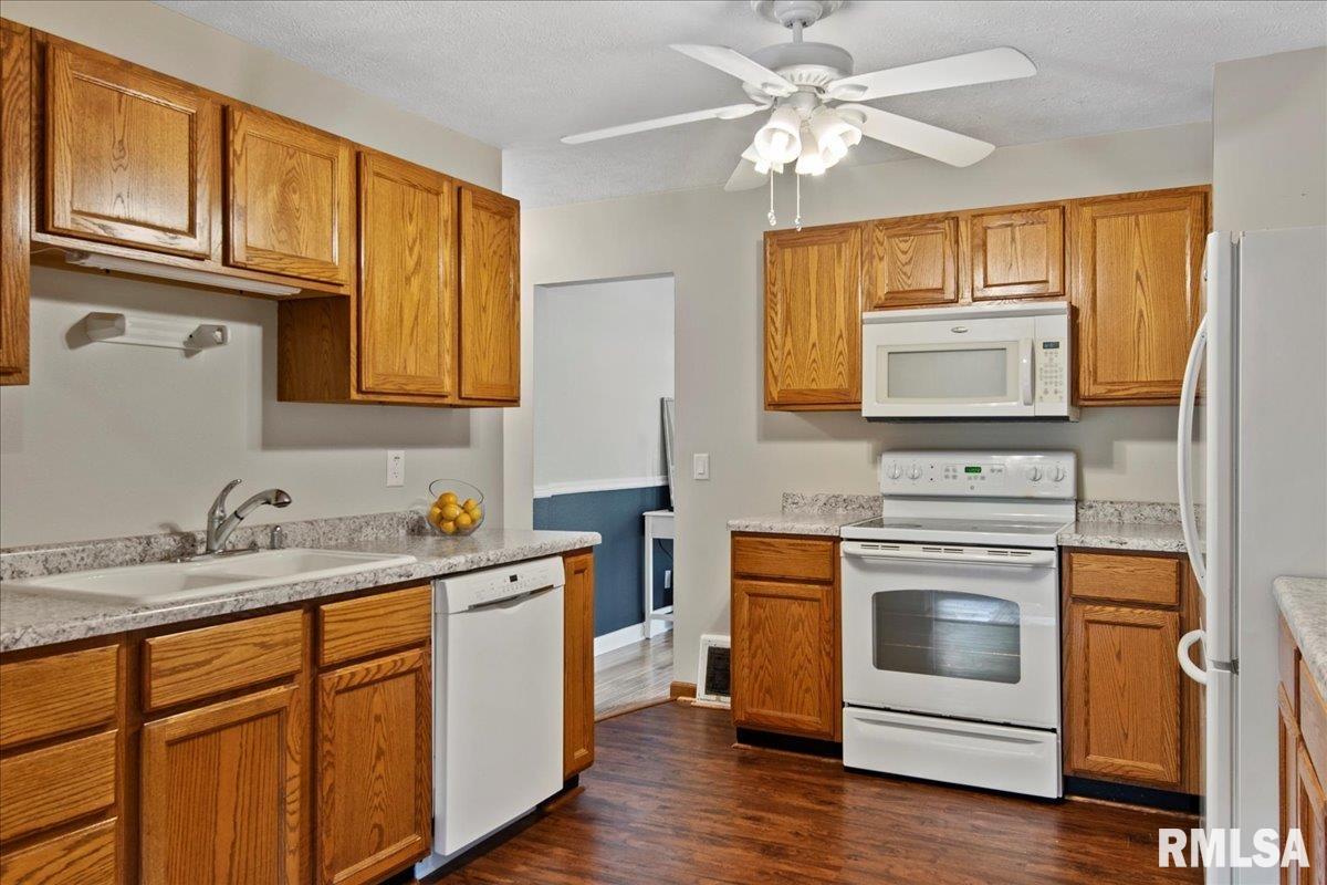 2118 East Hood Street Springfield, IL 62703 - Photo 12 of 43 Gallery Image 12