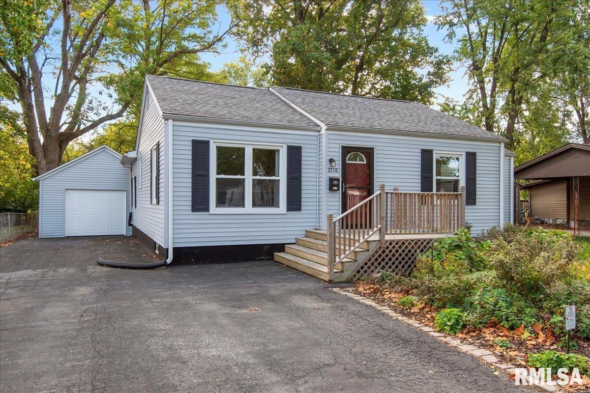 2118 East Hood Street Springfield, IL 62703 - Photo 3 of 43 Gallery Image 3