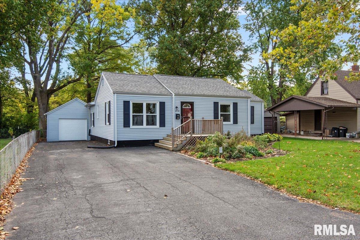 2118 East Hood Street Springfield, IL 62703 - Photo 4 of 43 Gallery Image 4