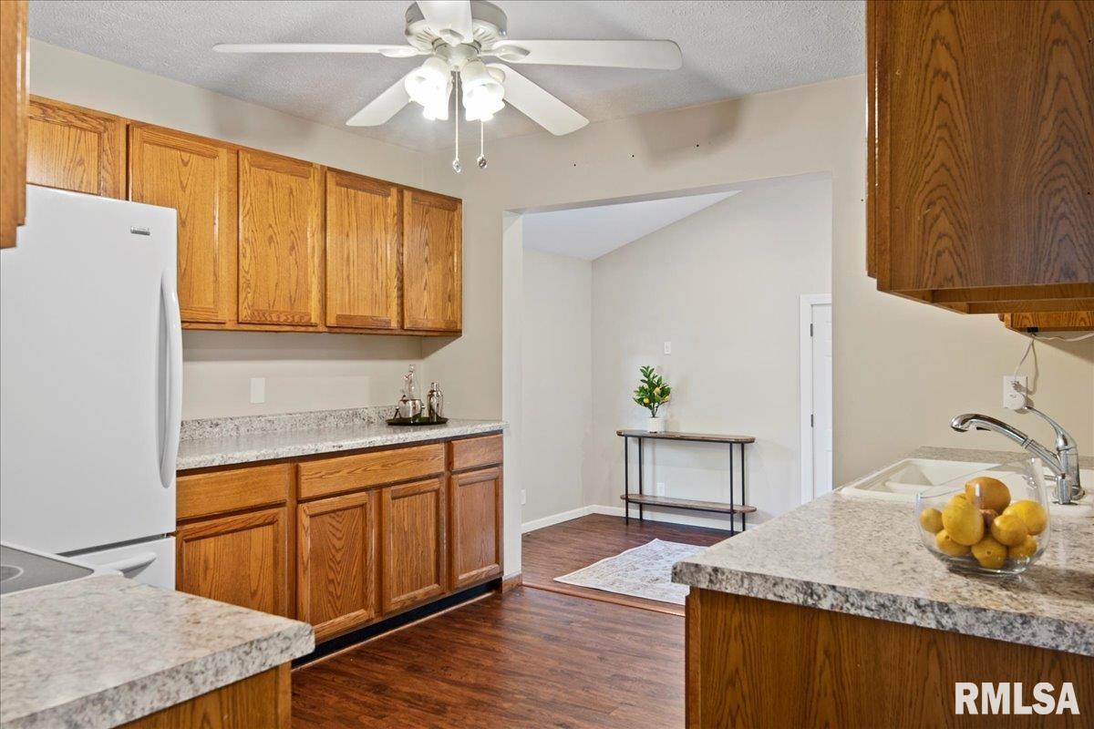 2118 East Hood Street Springfield, IL 62703 - Photo 10 of 43 Gallery Image 10