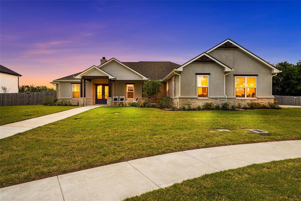 624 Lindsay Lane Robinson, TX 76706 - Photo 1 of 39 a front view of a house with a yard