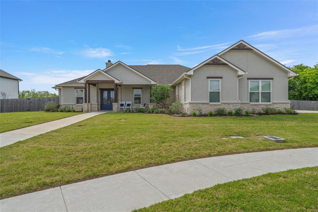 624 Lindsay Lane Robinson, TX 76706 - Photo 2 of 39 a front view of house with yard and green space