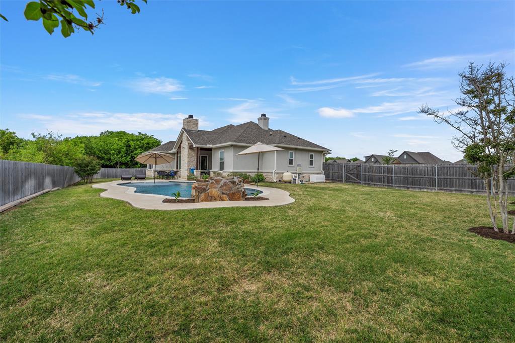 624 Lindsay Lane Robinson, TX 76706 - Photo 33 of 39 a front view of a house with garden