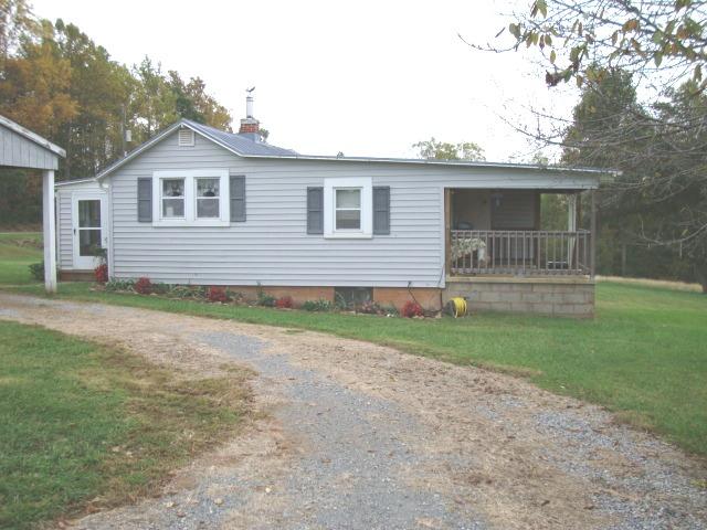 7891 Dickerson Mill Road Moneta, VA 24121 - Photo 14 of 17 Driveway