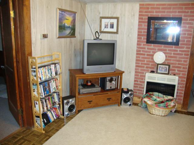 7891 Dickerson Mill Road Moneta, VA 24121 - Photo 7 of 17 Living Room