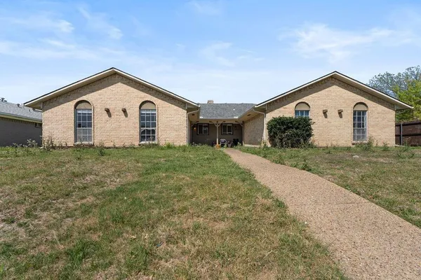 $2,100 | 15839 El Estado Drive, Dallas, TX 75248