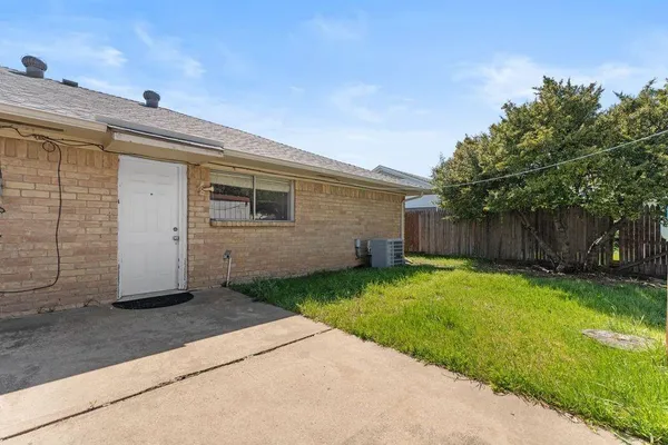 $2,100 | 15839 El Estado Drive, Dallas, TX 75248