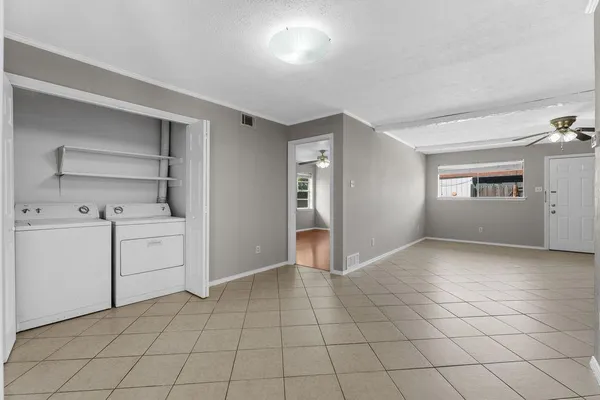 a view of utility room