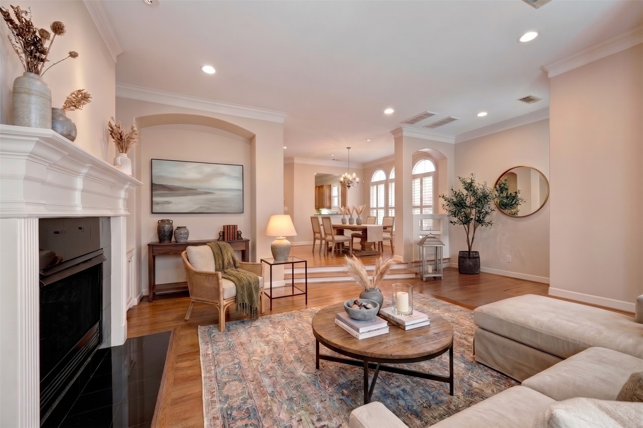 1523 Haddon Street, Unit B Houston, TX 77006 - Photo 1 of 22 Virtually furnished