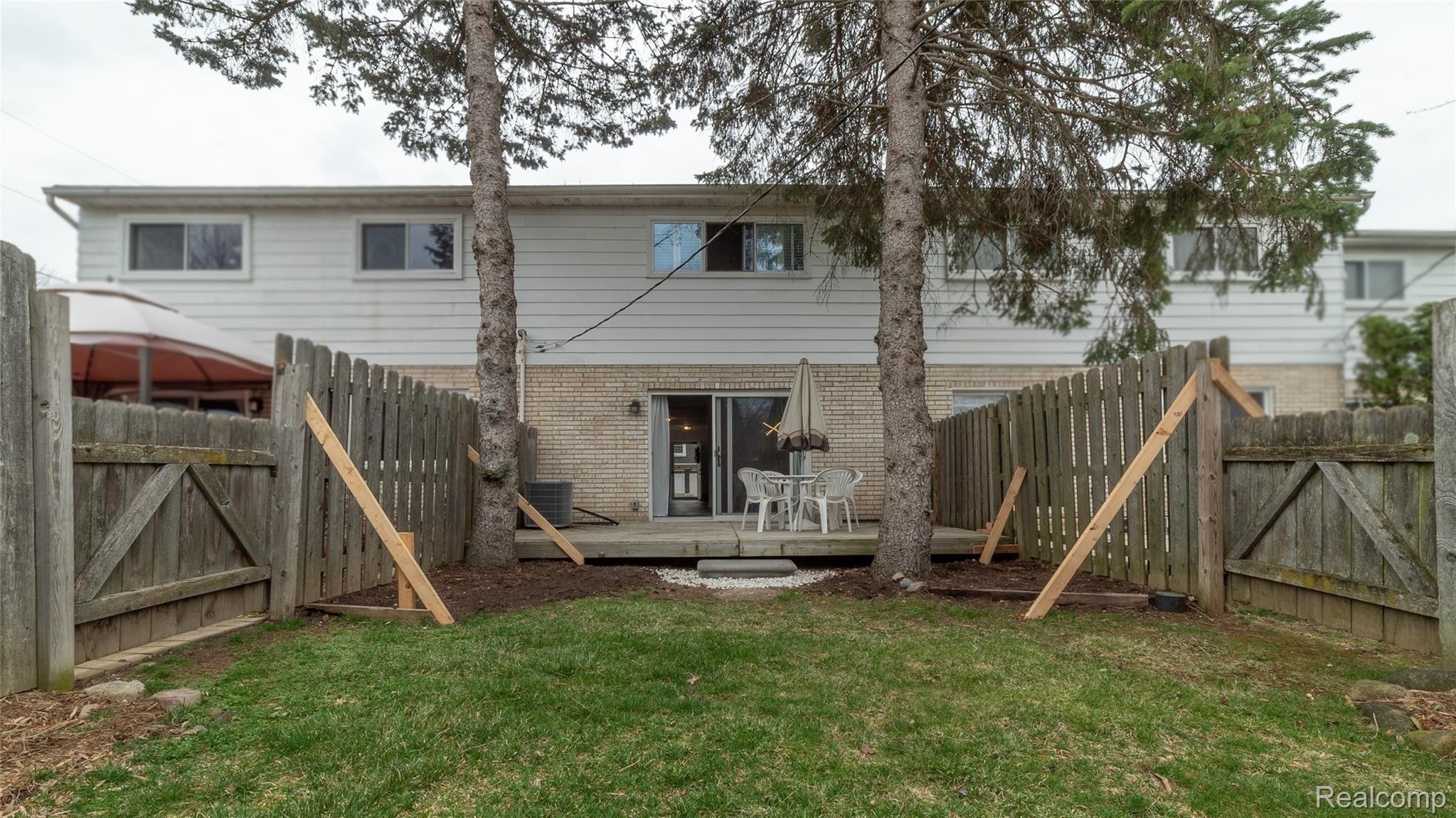 128 Manor Way Rochester, MI 48309 - Photo 24 of 31 DSC00991.jpg