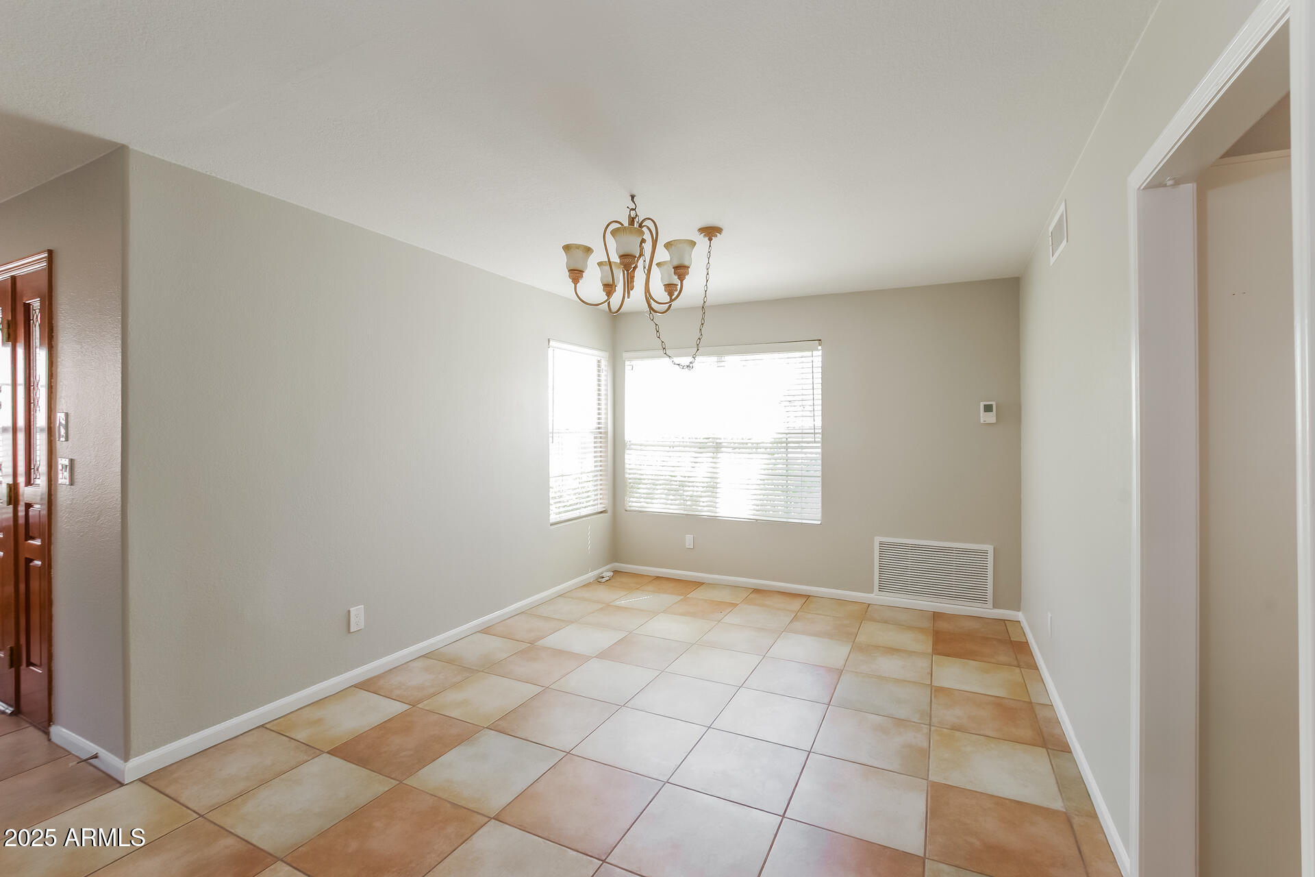 18702 North 67th Drive Glendale, AZ 85308 - Photo 4 of 17 005-photo-dining-room-8265452