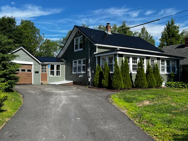 $95,000 | 106 School Street, Millinocket, ME 04462