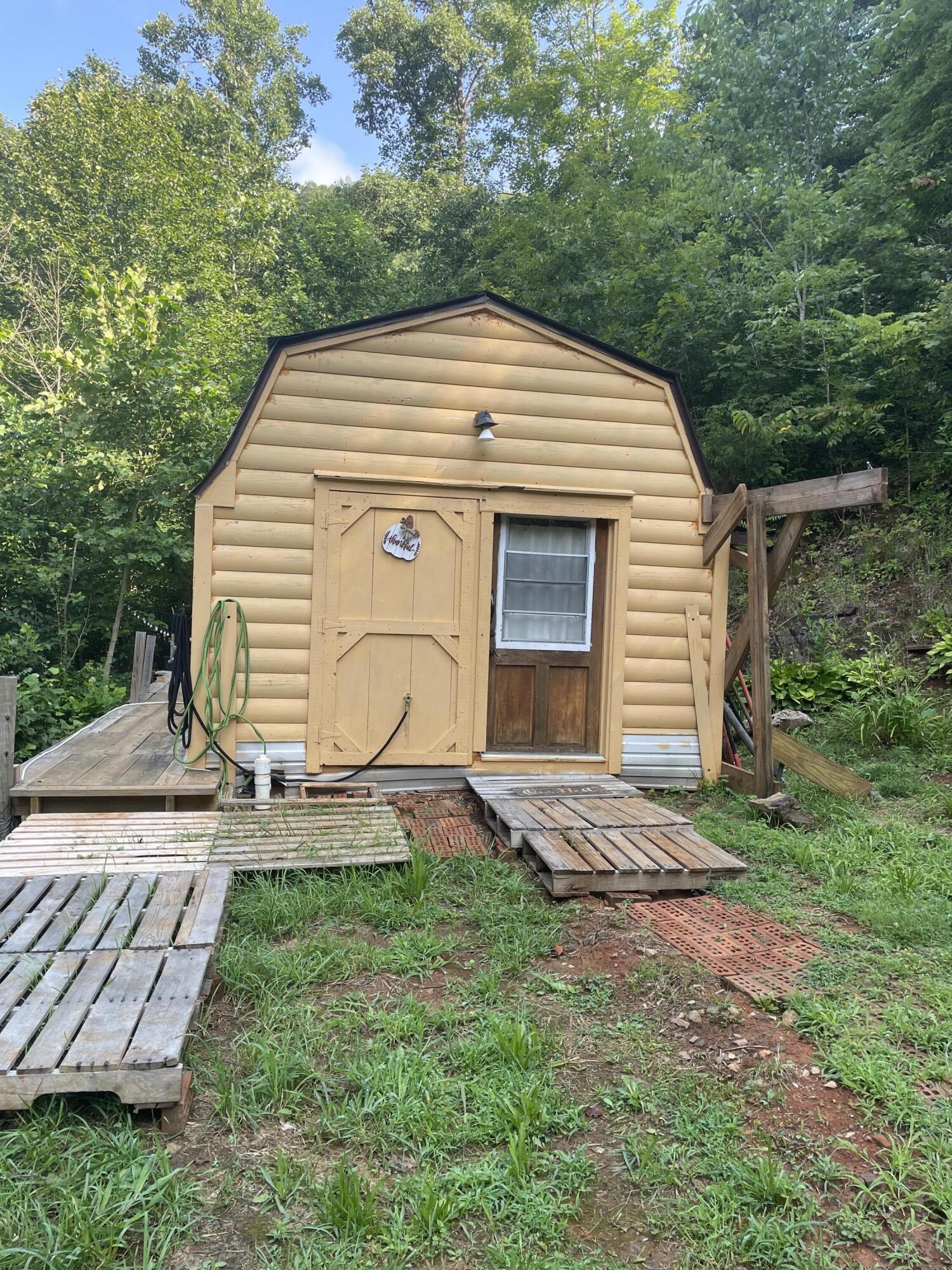 609 Blue Springs Road Elizabethton, TN 37643 - Photo 1 of 9 IMG_3005