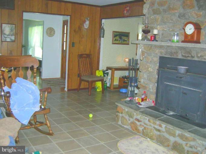 10058 Meetze Road Midland, VA 22728 - Photo 22 of 30 Family Room