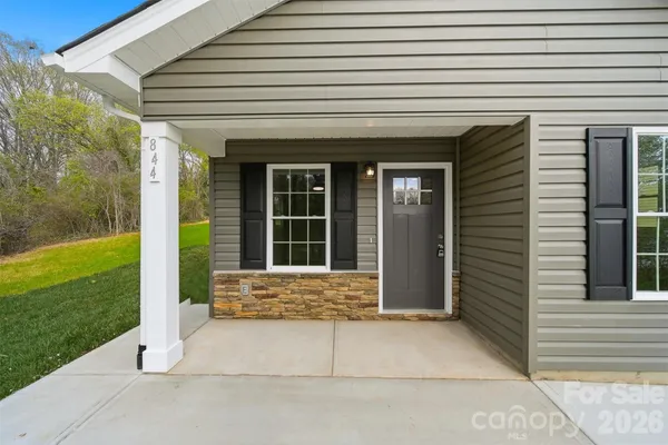 $230,000 | 844 5th Avenue Southwest, Hickory, NC 28602