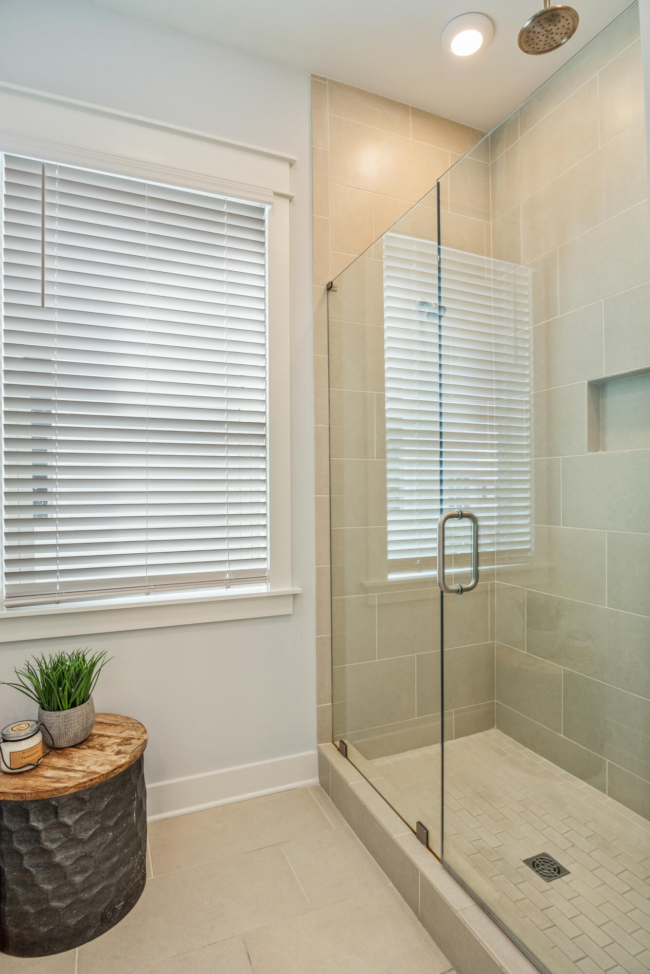 296 Milestone Dr Inlet Beach, Unit B Inlet Beach, FL 32461 - Photo 15 of 47 a bathroom with a shower and a bathtub