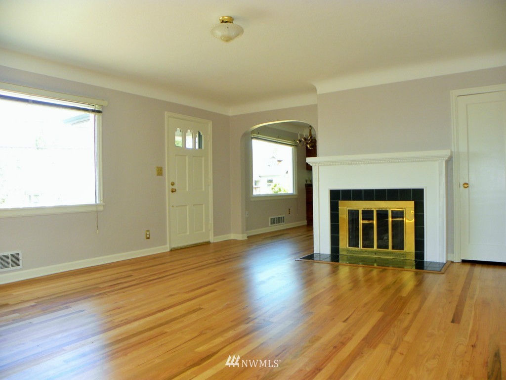 1306 Perry Avenue Bremerton, WA 98310 - Photo 2 of 25 Gallery Image 2