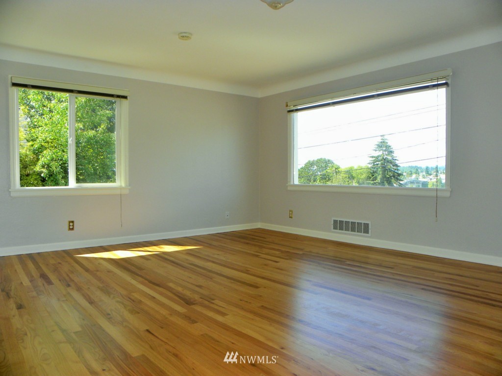 1306 Perry Avenue Bremerton, WA 98310 - Photo 3 of 25 Gallery Image 3