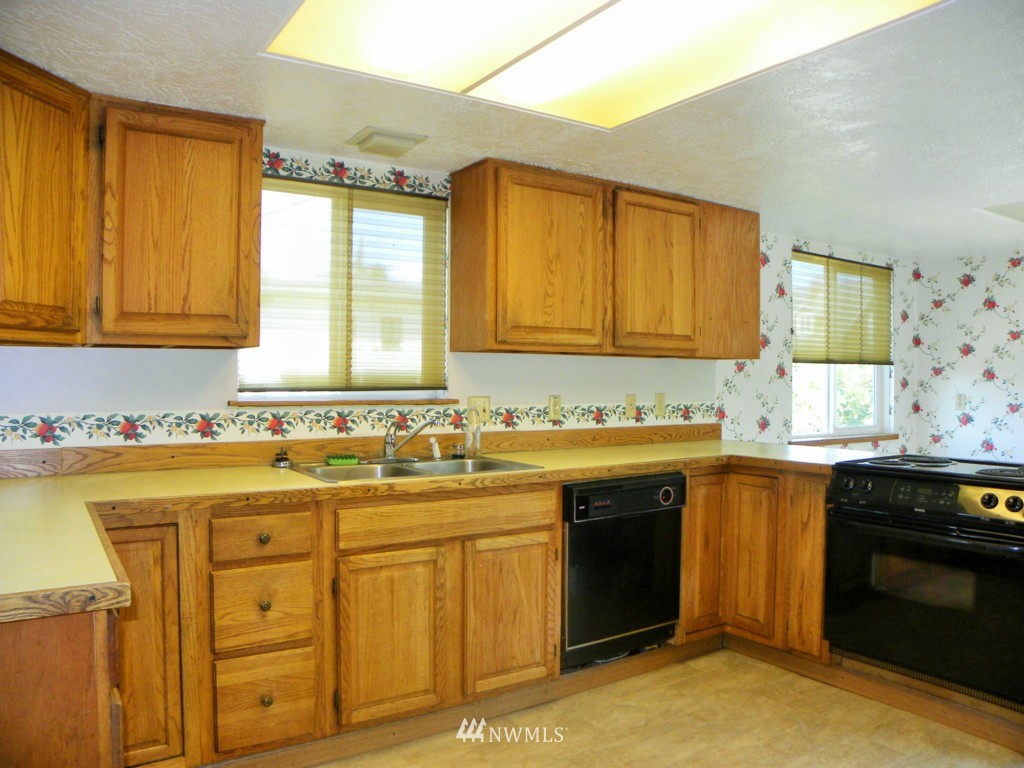 1306 Perry Avenue Bremerton, WA 98310 - Photo 4 of 25 Gallery Image 4
