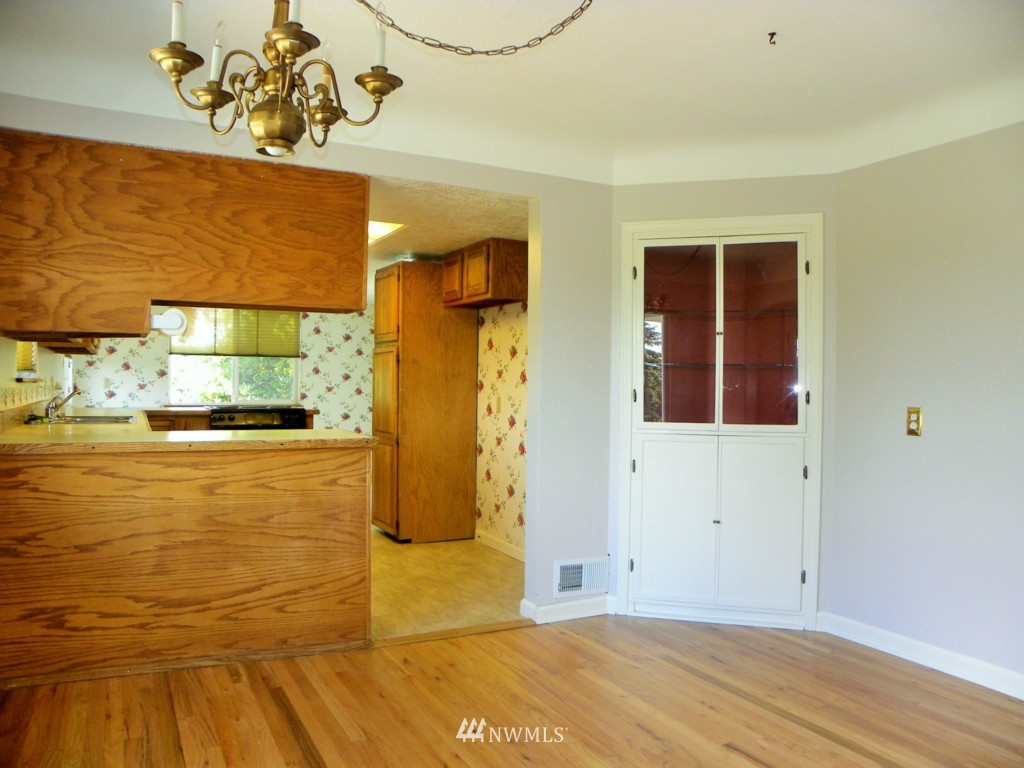 1306 Perry Avenue Bremerton, WA 98310 - Photo 6 of 25 Gallery Image 6