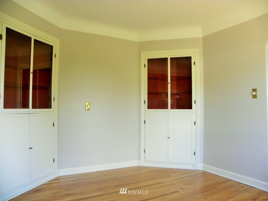 1306 Perry Avenue Bremerton, WA 98310 - Photo 8 of 25 Gallery Image 8