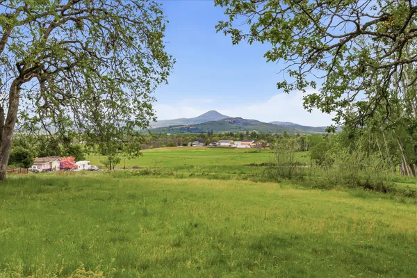 $425,000 | 620 Vista Park Drive, Eagle Point, OR 97524
