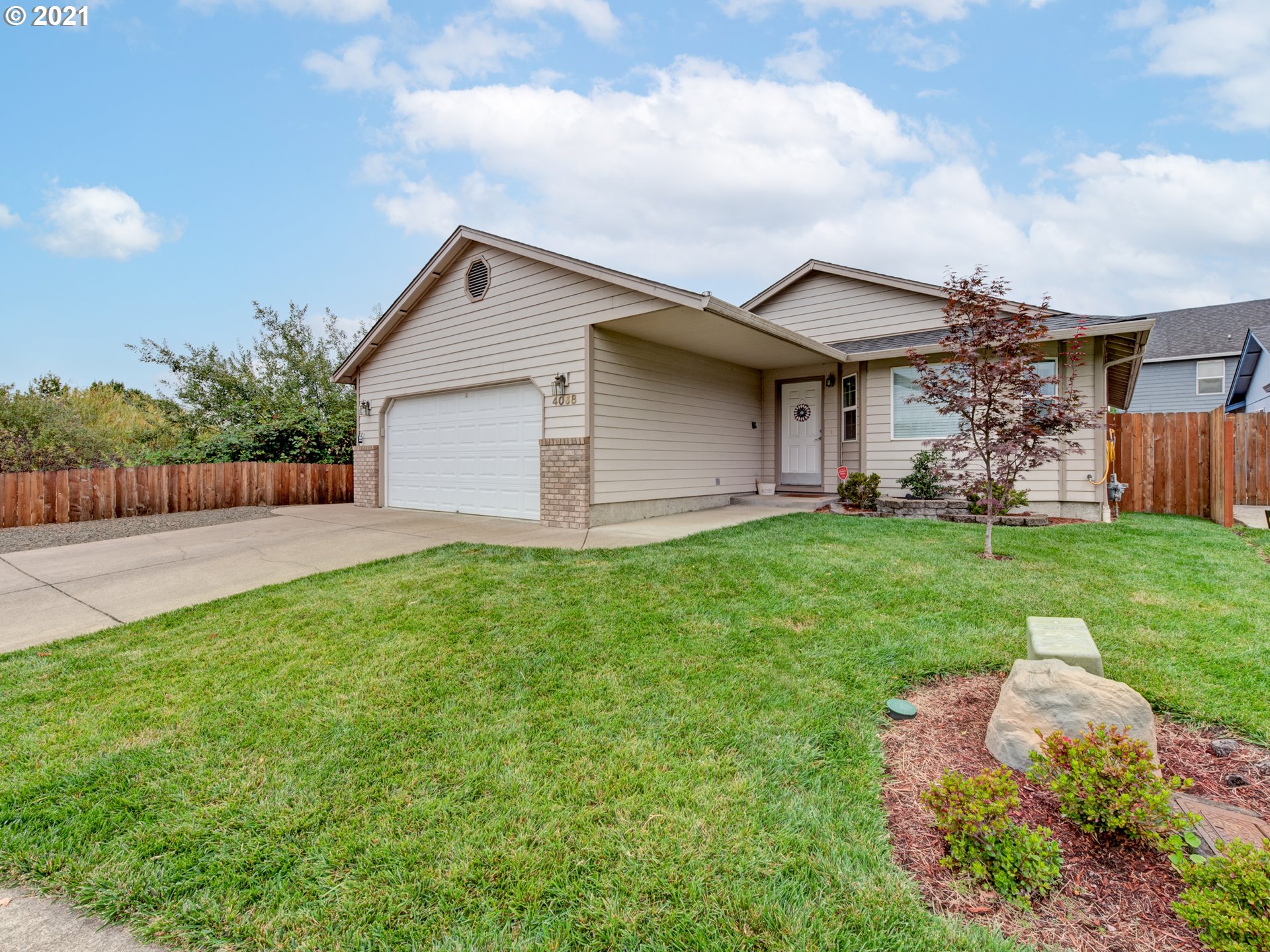 4068 Forsythia Street Springfield, OR 97478 - Photo 2 of 20