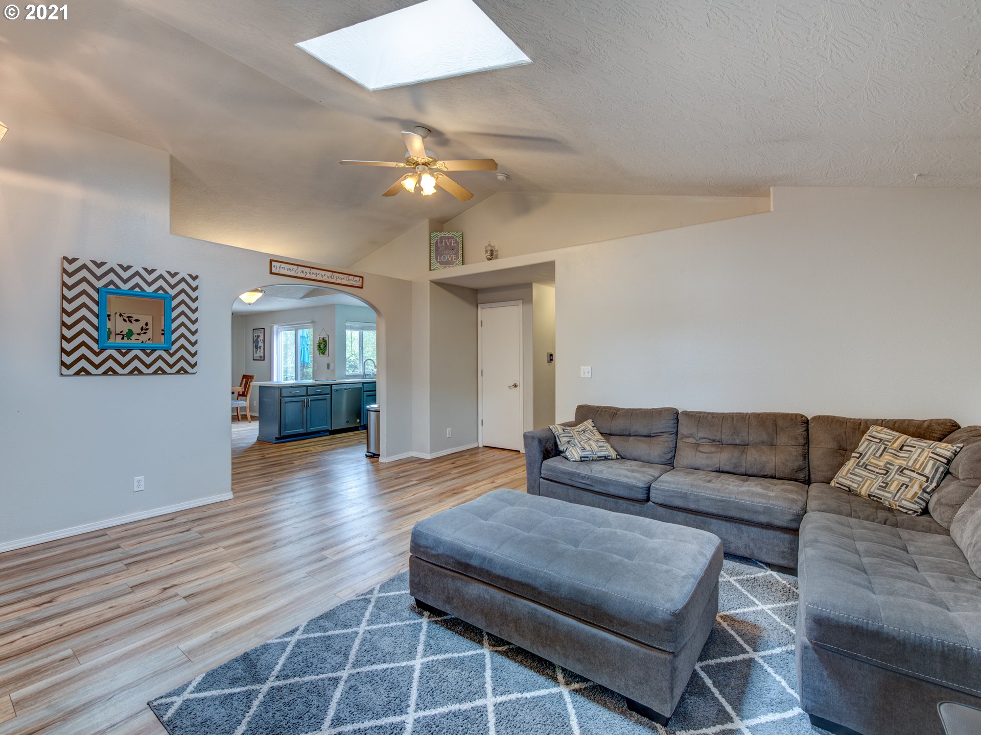 4068 Forsythia Street Springfield, OR 97478 - Photo 5 of 20