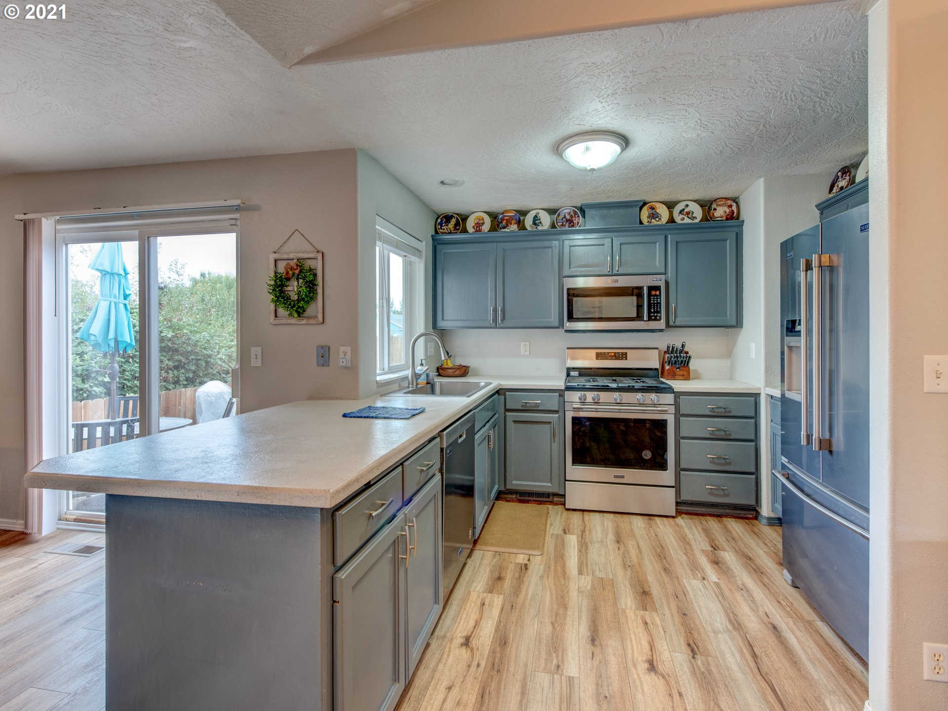 4068 Forsythia Street Springfield, OR 97478 - Photo 8 of 20