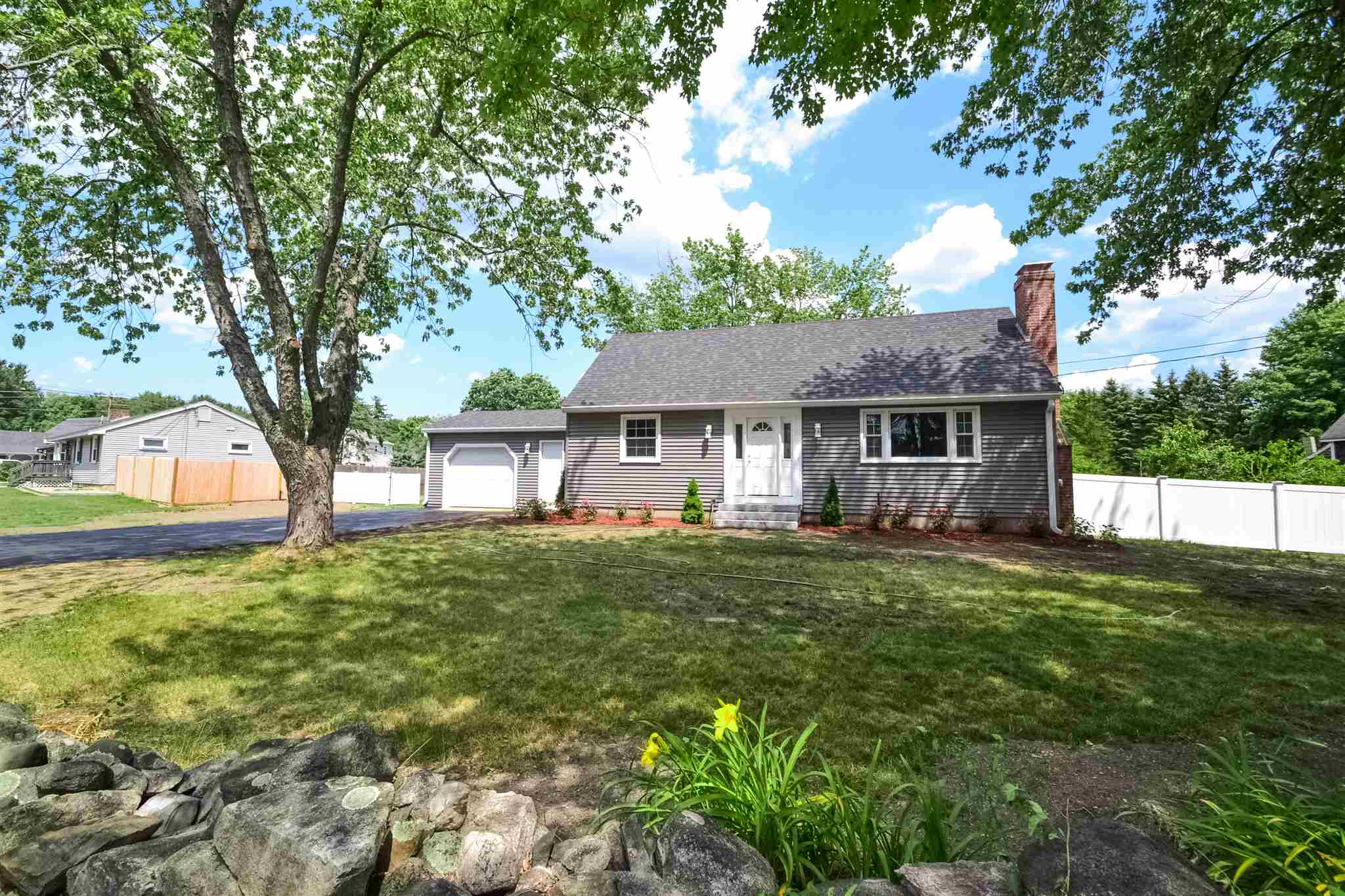 25 Post Road North Hampton, NH 03862 - Photo 2 of 31