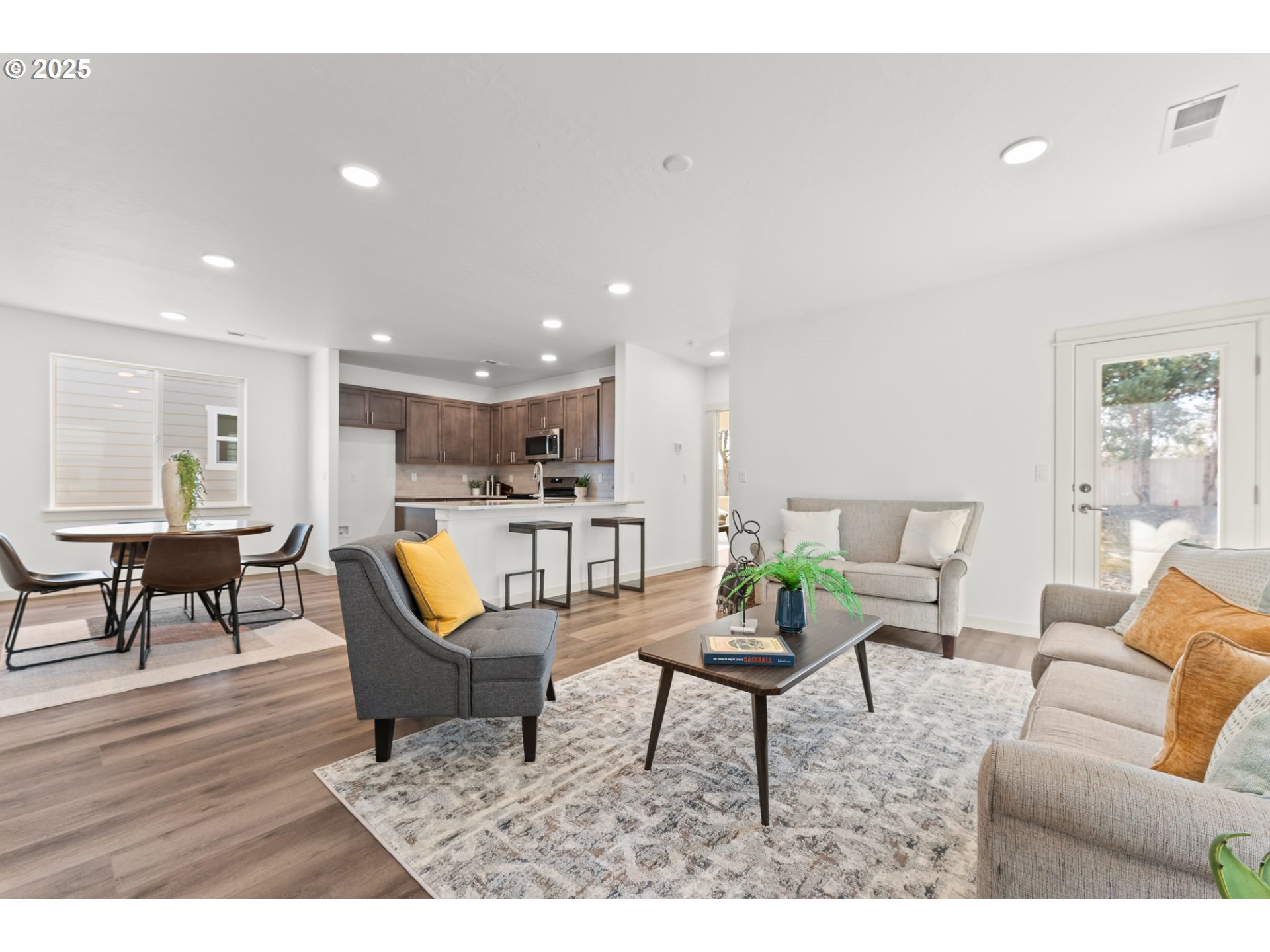 5184 Holly Street Springfield, OR 97478 - Photo 4 of 8