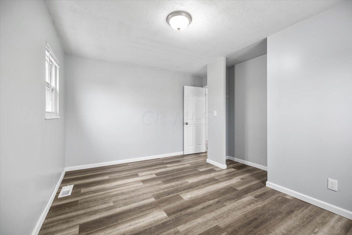 5226 Edgeview Road Columbus, OH 43207 - Photo 11 of 25 13-Bedroom 2-5226 Edgeview Rd -017