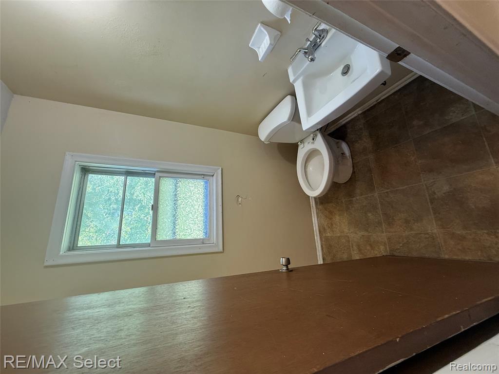 3040 West Hill Road Flint, MI 48507 - Photo 8 of 24