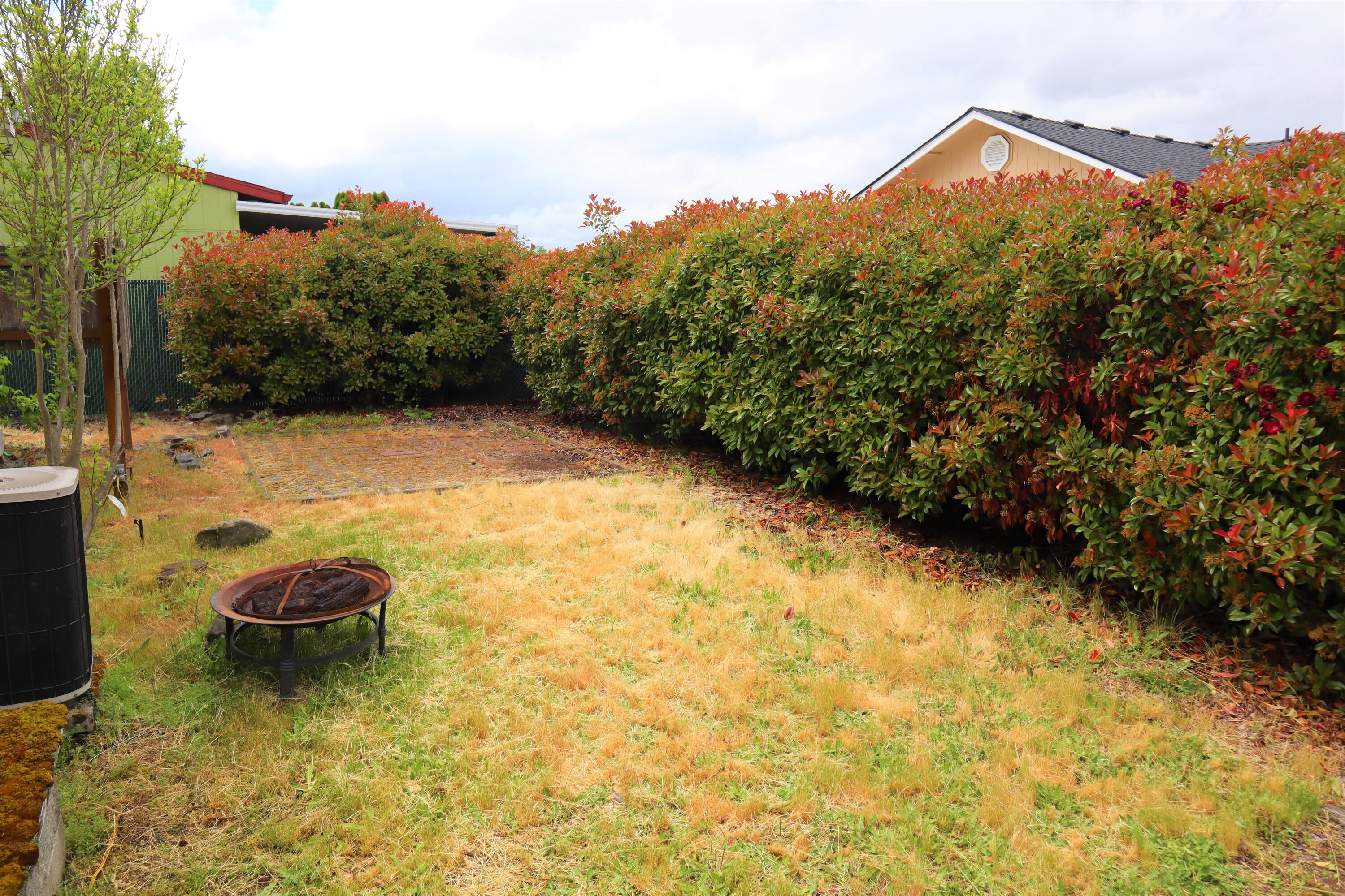 2253 Evan Way Central Point, OR 97502 - Photo 18 of 25 Private Back Yard