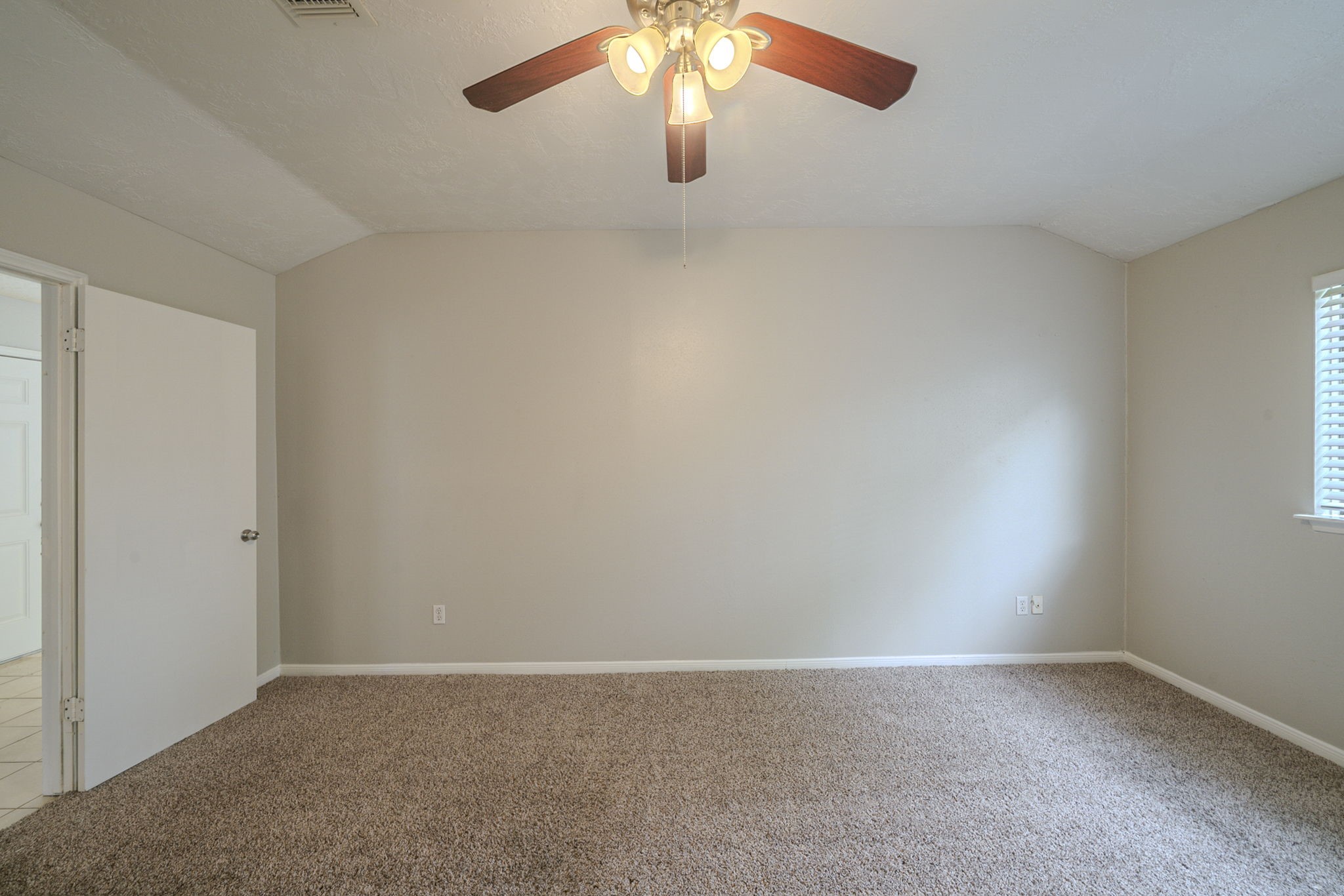 4011 Monteith Drive Spring, TX 77373 - Photo 19 of 28 an empty room with windows and fan
