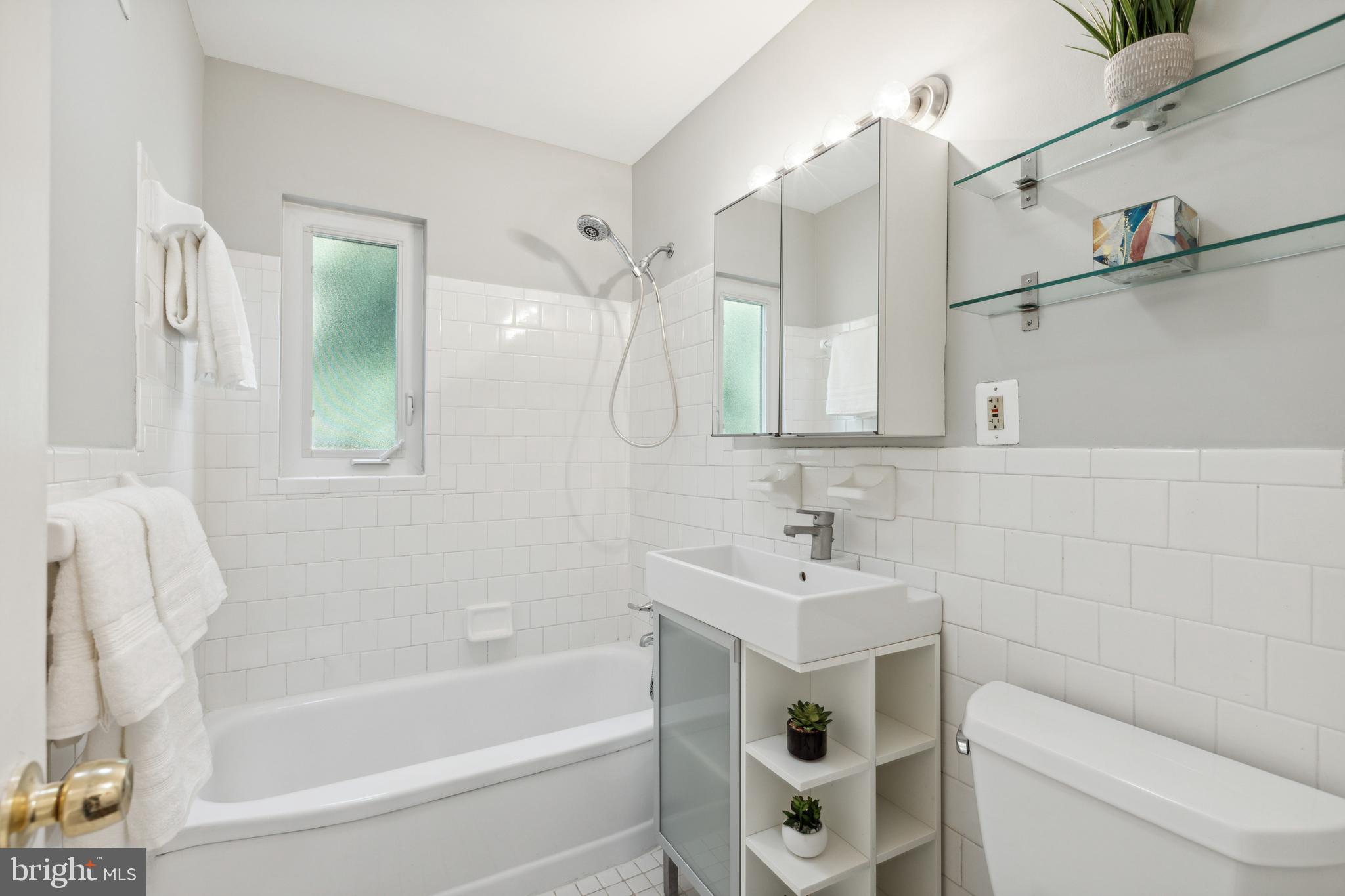 3018 Graham Road Falls Church, VA 22042 - Photo 21 of 36 Main-level full bath