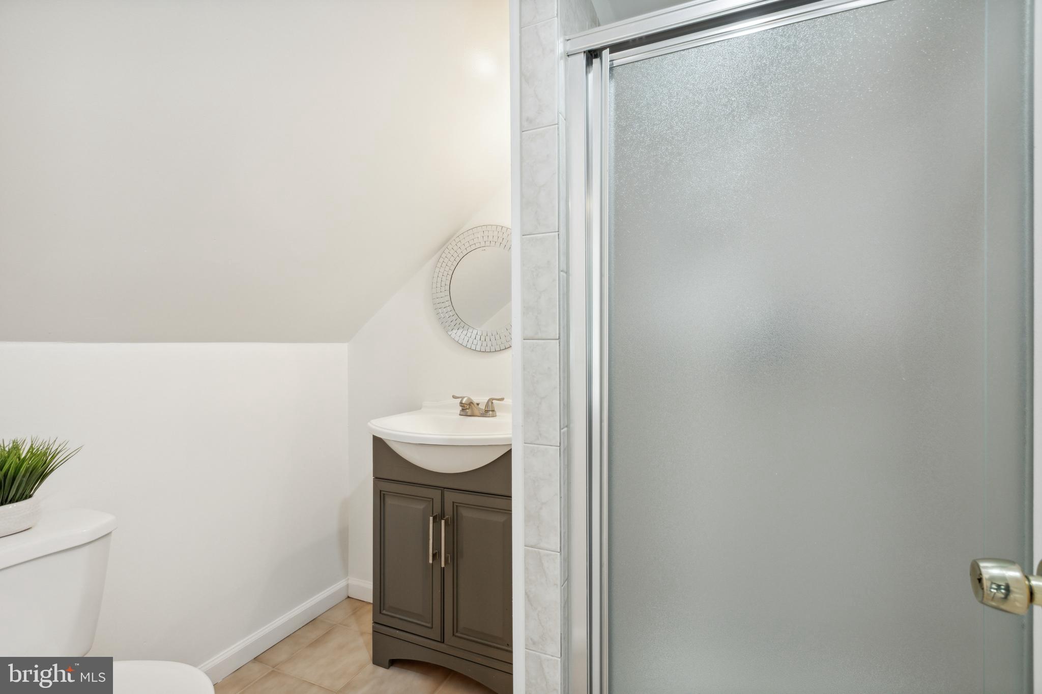 3018 Graham Road Falls Church, VA 22042 - Photo 33 of 36 Upper-level full bath