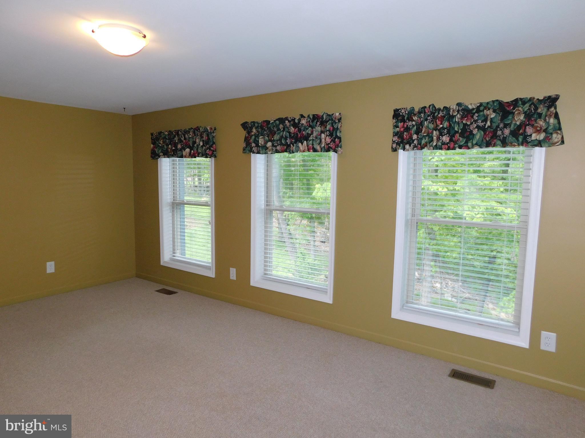 301 Animikean Ridge Hedgesville, WV 25427 - Photo 20 of 51 TV room or family room