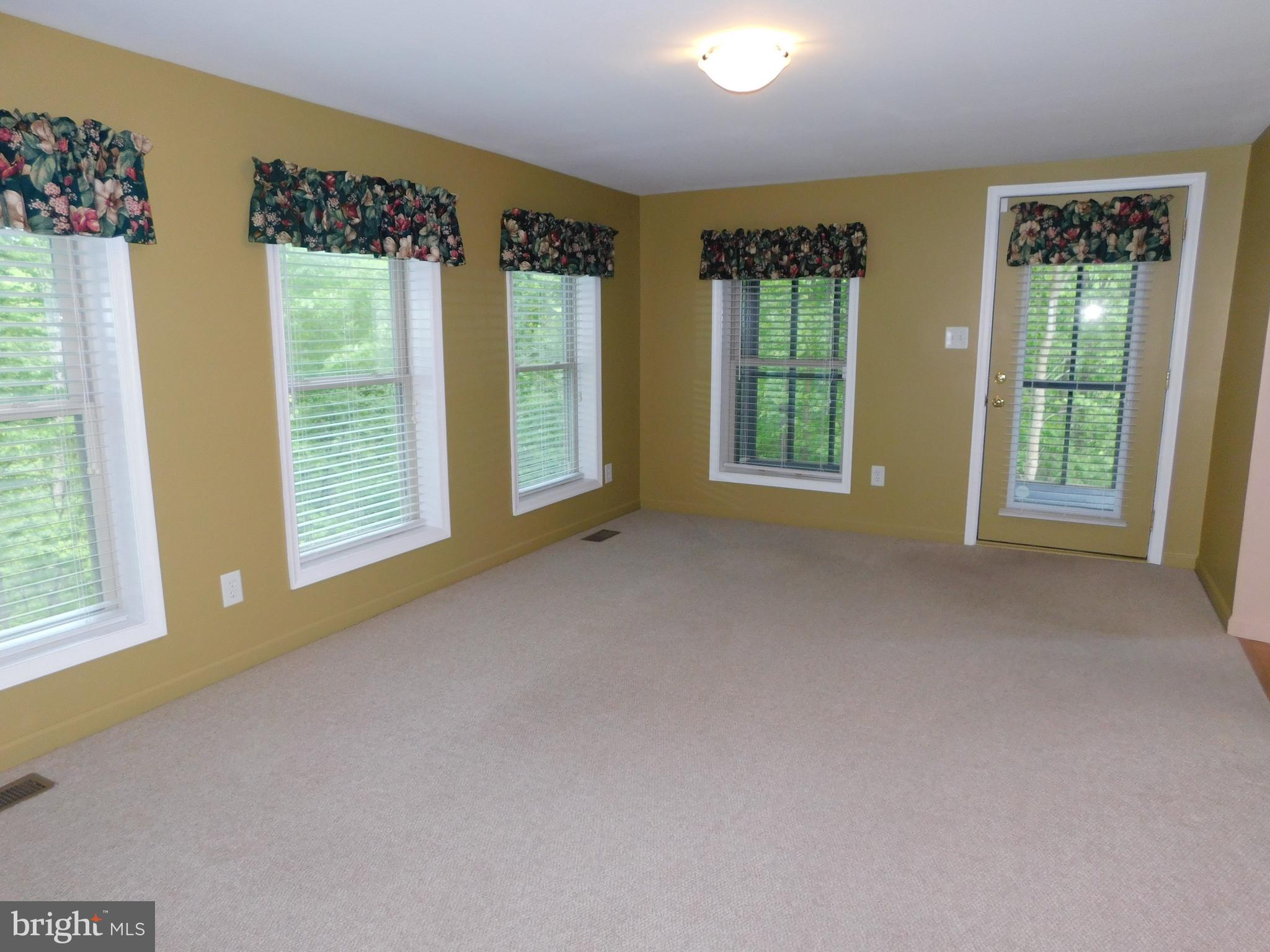 301 Animikean Ridge Hedgesville, WV 25427 - Photo 21 of 51 TV or family room