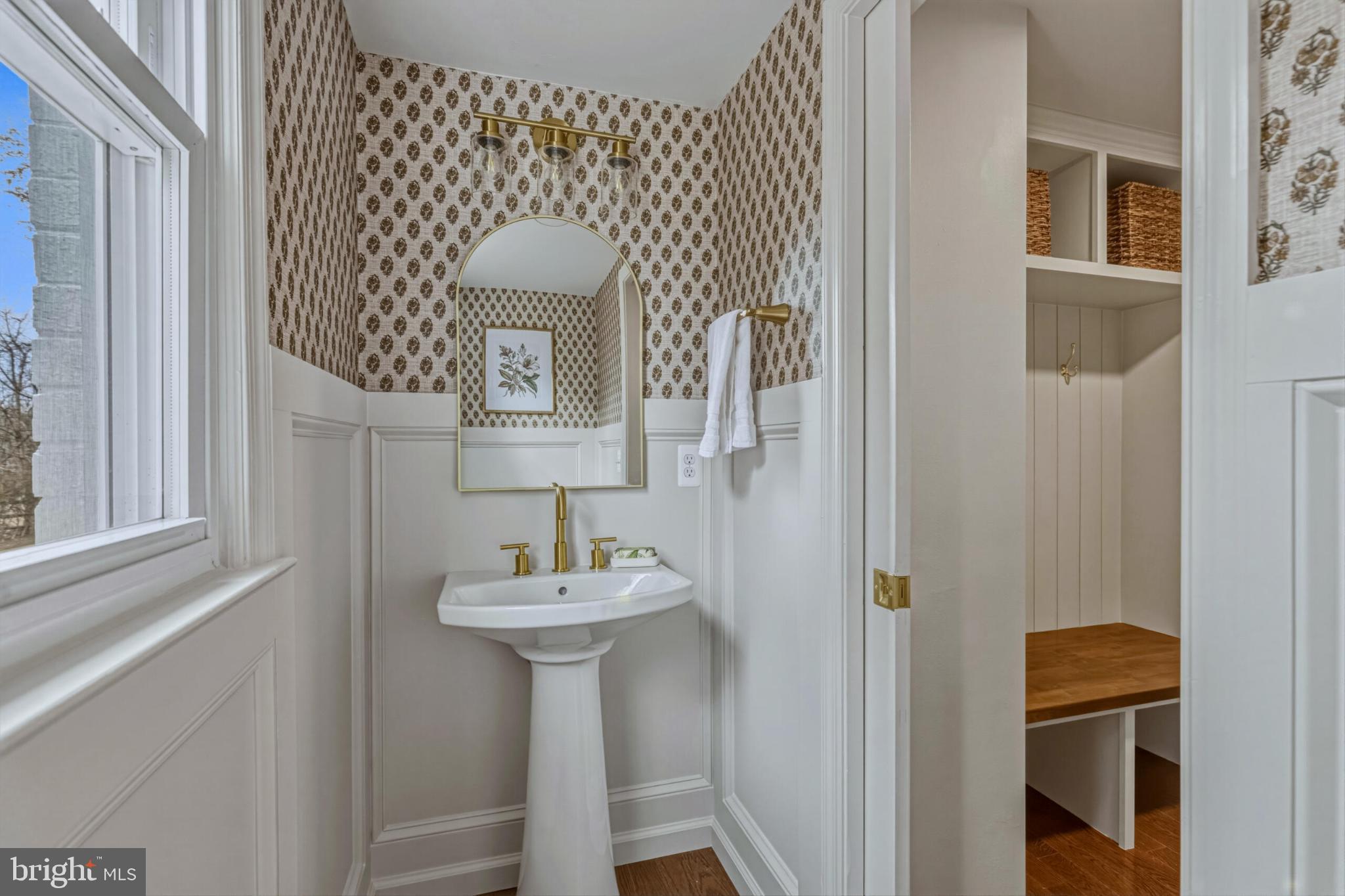 1331 Deep Run Lane Reston, VA 20190 - Photo 20 of 51 a bathroom with a sink mirror and toilet