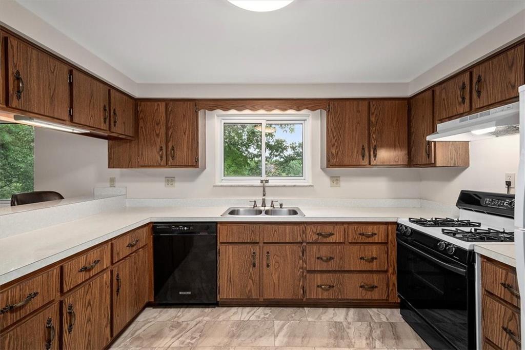 2401 West Hardies Road Gibsonia, PA 15044 - Photo 8 of 25 Gallery Image 8