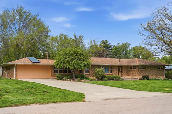 $359,900 | 1213 Douglas Terrace, Dixon, IL 61021