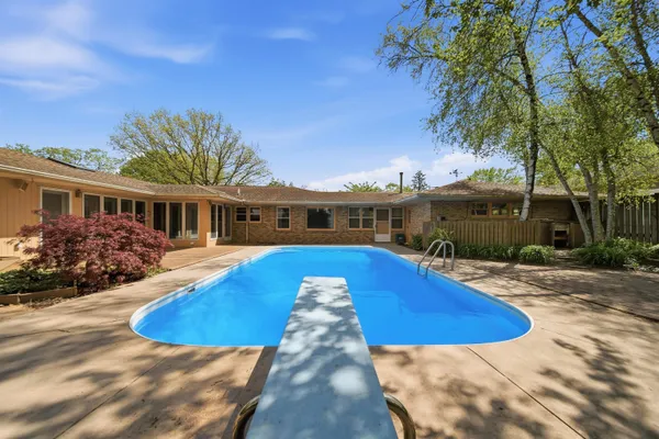 $359,900 | 1213 Douglas Terrace, Dixon, IL 61021